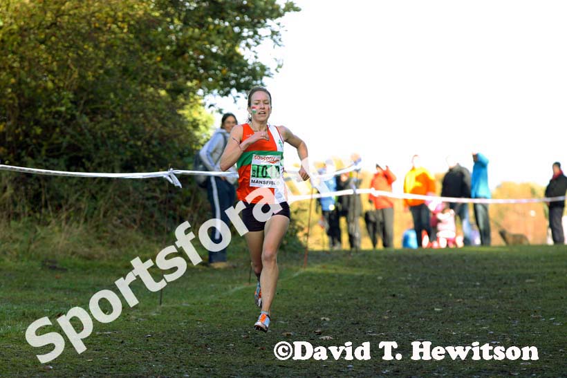 Stephanie Twell (Aldershot Farnham and District) leads the senior womens National Cross Country Relays, Berry Hill Park, Mansfield. Photo: David T. Hewitson/Sports for All Pics